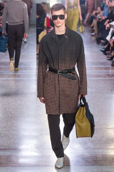 Look 61